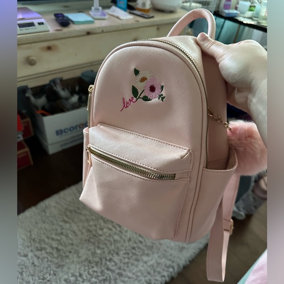 “Love” bag with flowers on it baby pink - Picture 3 of 5